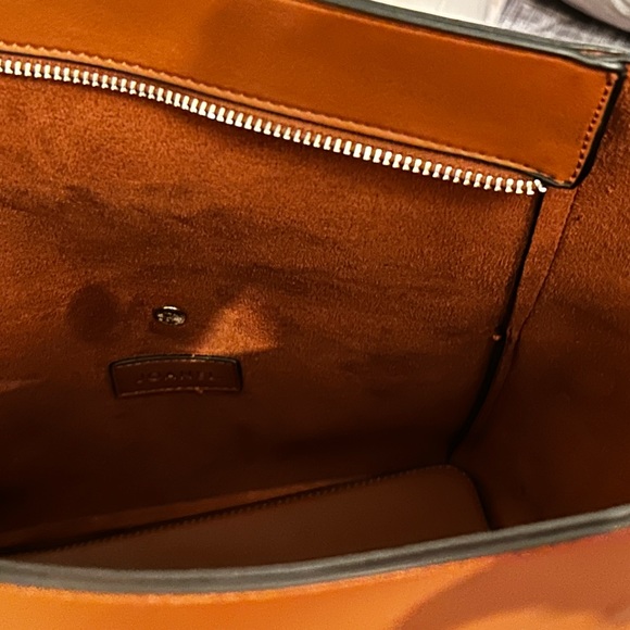 Hand bag with shoulder strap as well as cross body strap. - Picture 6 of 8